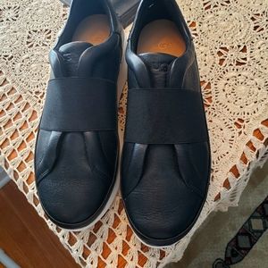 Ugg Liba black leather slip on sneakers